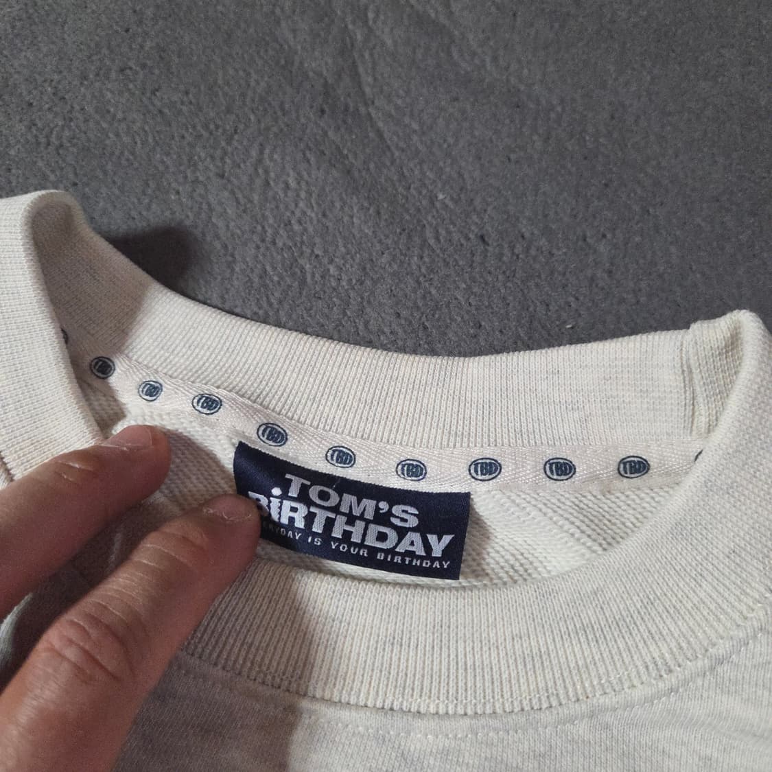 톰스벌스데이 1994 클래식 맨투맨 2 오트밀 상품이미지5