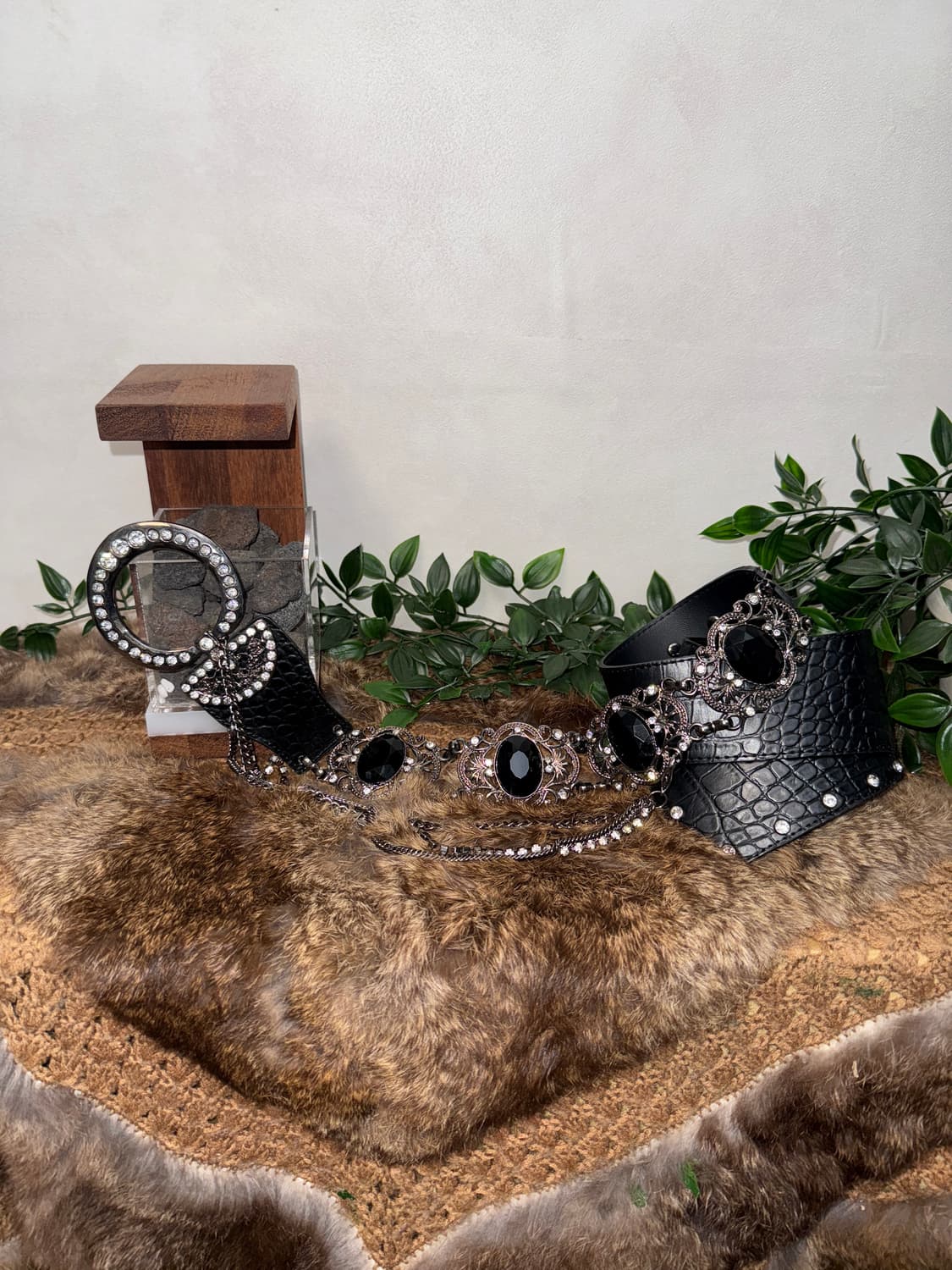 Black oriental gemstone cubic chain belt 상품이미지1