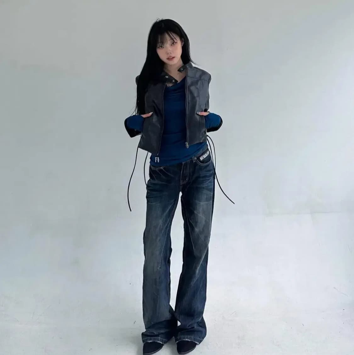 뉴얼린 크롭 엠블럼 워싱 레더 가죽 자켓 블랙 상품이미지3