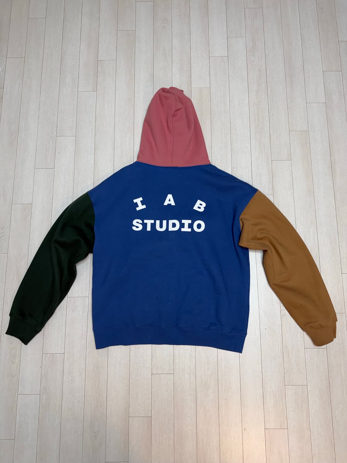 아이앱 스튜디오 X JTBC 후드티 상품이미지2