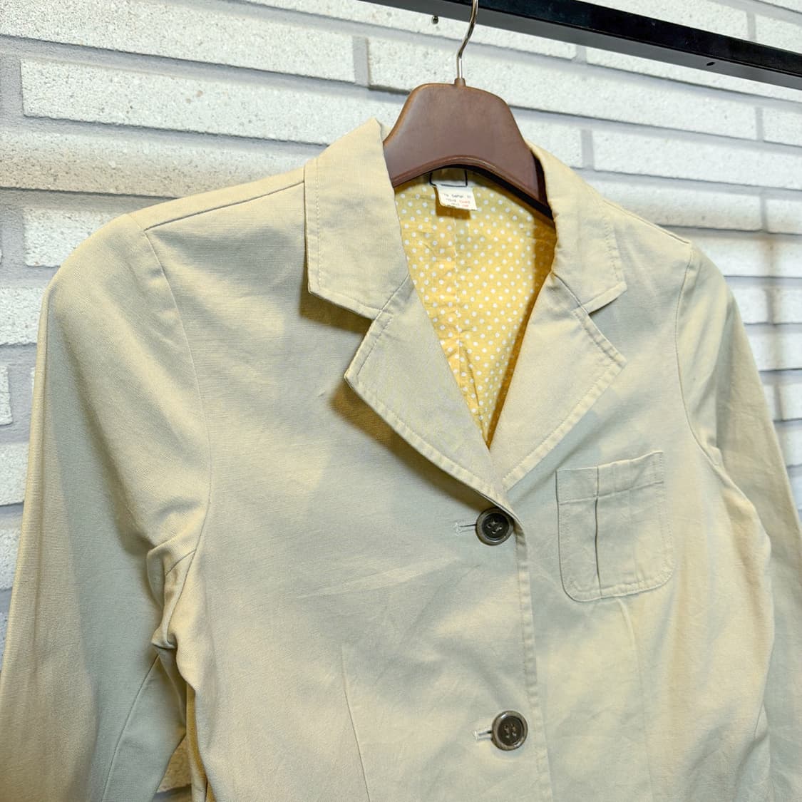 테일러드 코튼 워크자켓 3버튼 패치포켓 디테일 미색 상품이미지5