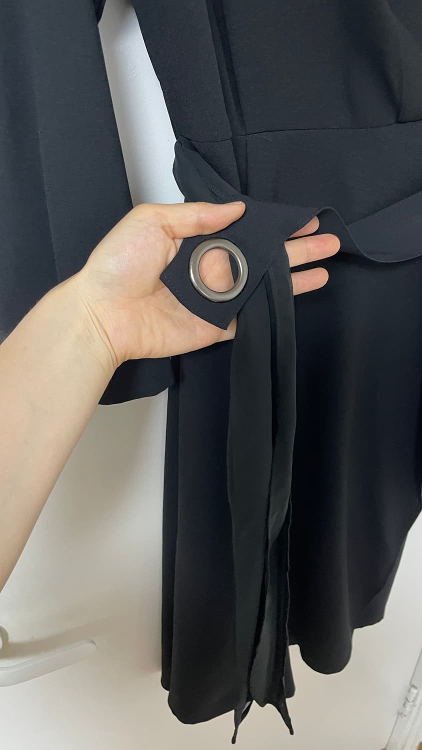오조크 ozoc 블랙 셔츠형 랩원피스 상품이미지2