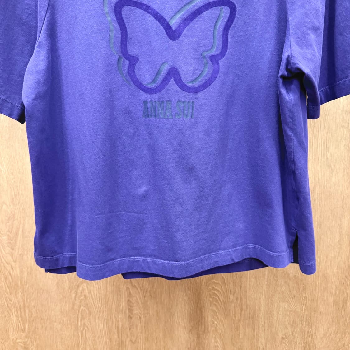 안나수이 퍼프 소매 반팔 티셔츠 나비 로고 디테일 바이올렛 상품이미지5