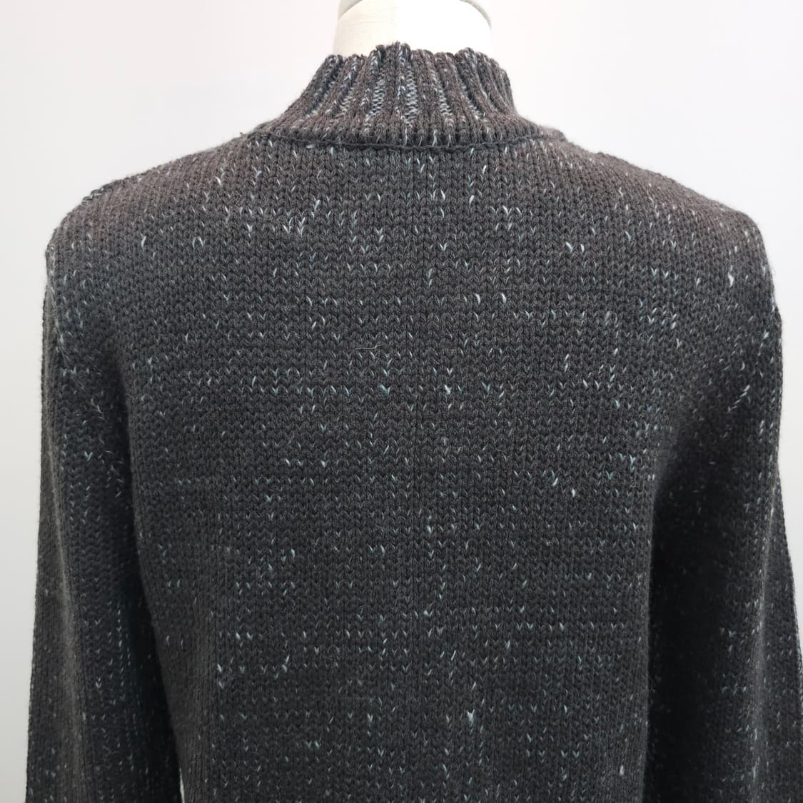 울혼방 차콜그레이 그라데이션 케이블 반목니트  상품이미지8