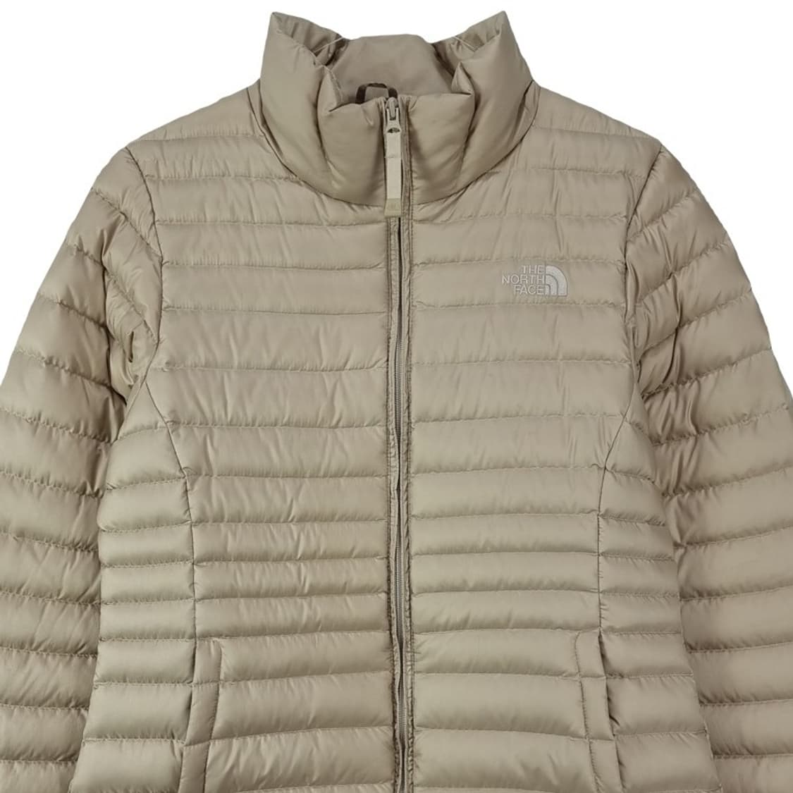 [노스페이스] 로고 자수 슬림핏 구스다운 경량 패딩 M19524 상품이미지4