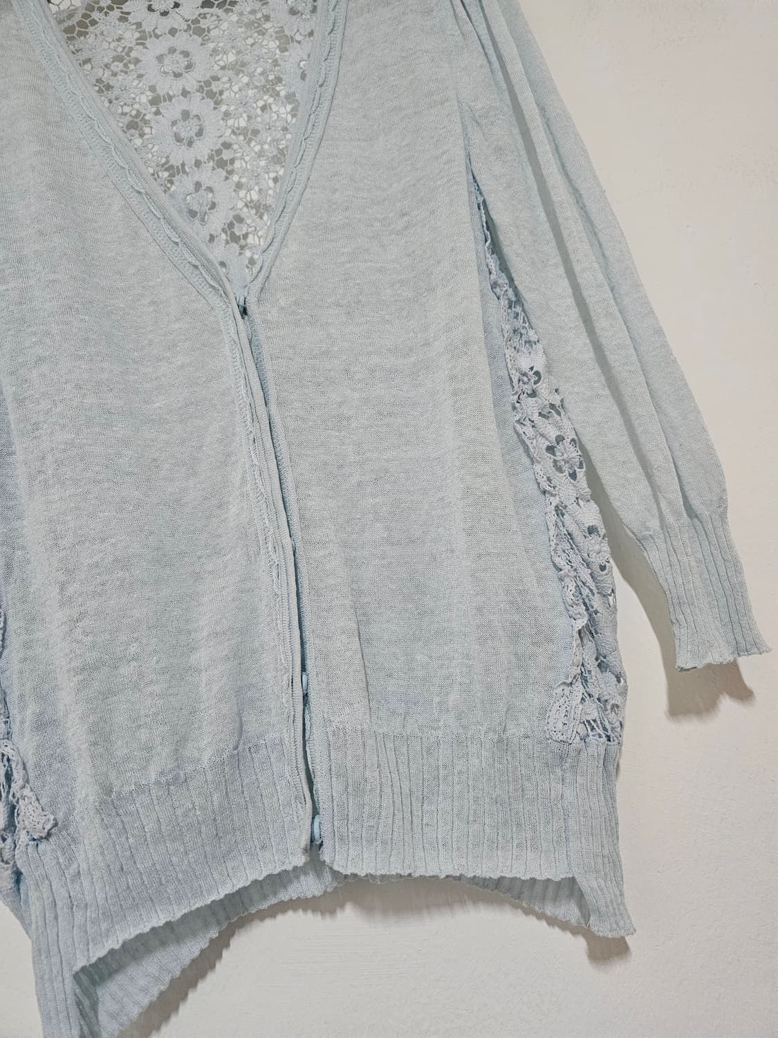 레니본 마소재. 연하늘색 여성스러움  가디건  55 상품이미지3