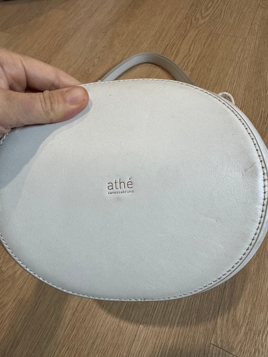 아떼바네사루노 버킷백 상품이미지6