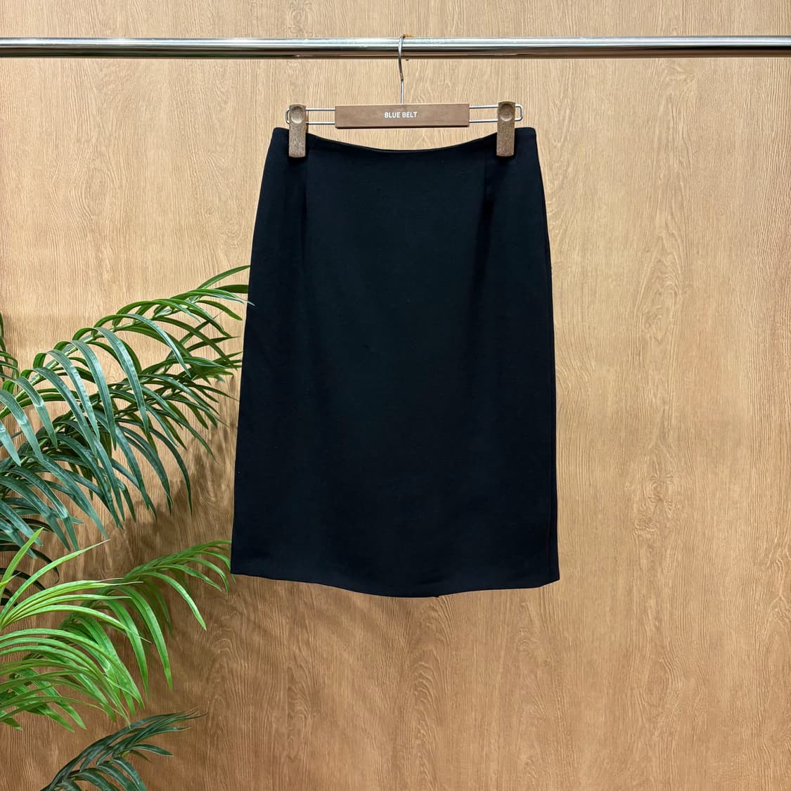 막스마라 울 블렌드 미디 스커트 클래식 펜슬 실루엣 슬릿 디테일 블랙 상품이미지1