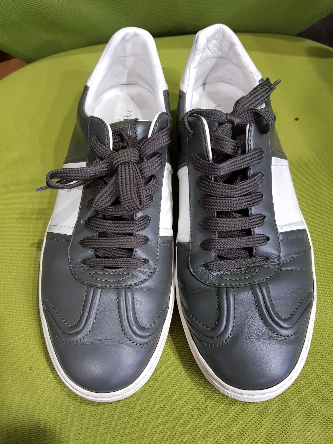 발렌티노 가라바니 락스터드 스니커즈  상품이미지1