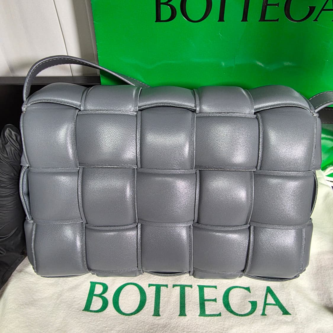 {클로젯}[Os]보테가베네타 패딩 레더 카세트백 상품이미지2