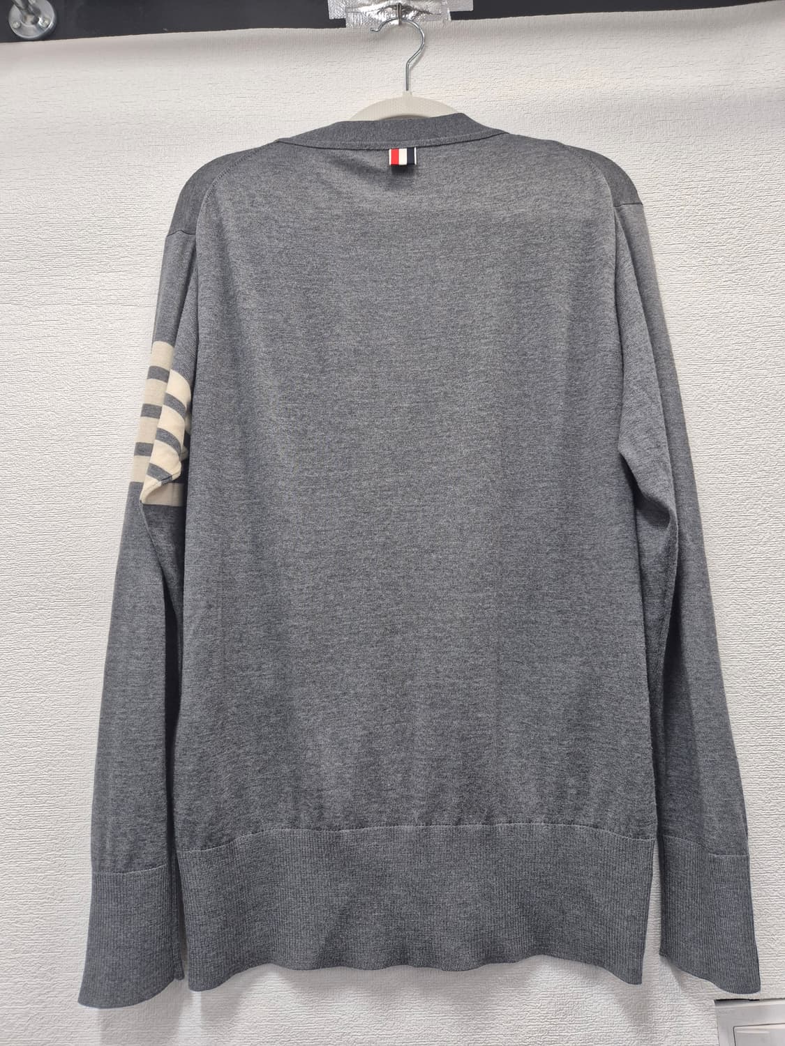 톰브라운 회색 사선 스트라이프 가디건 / 100(정품) 상품이미지2