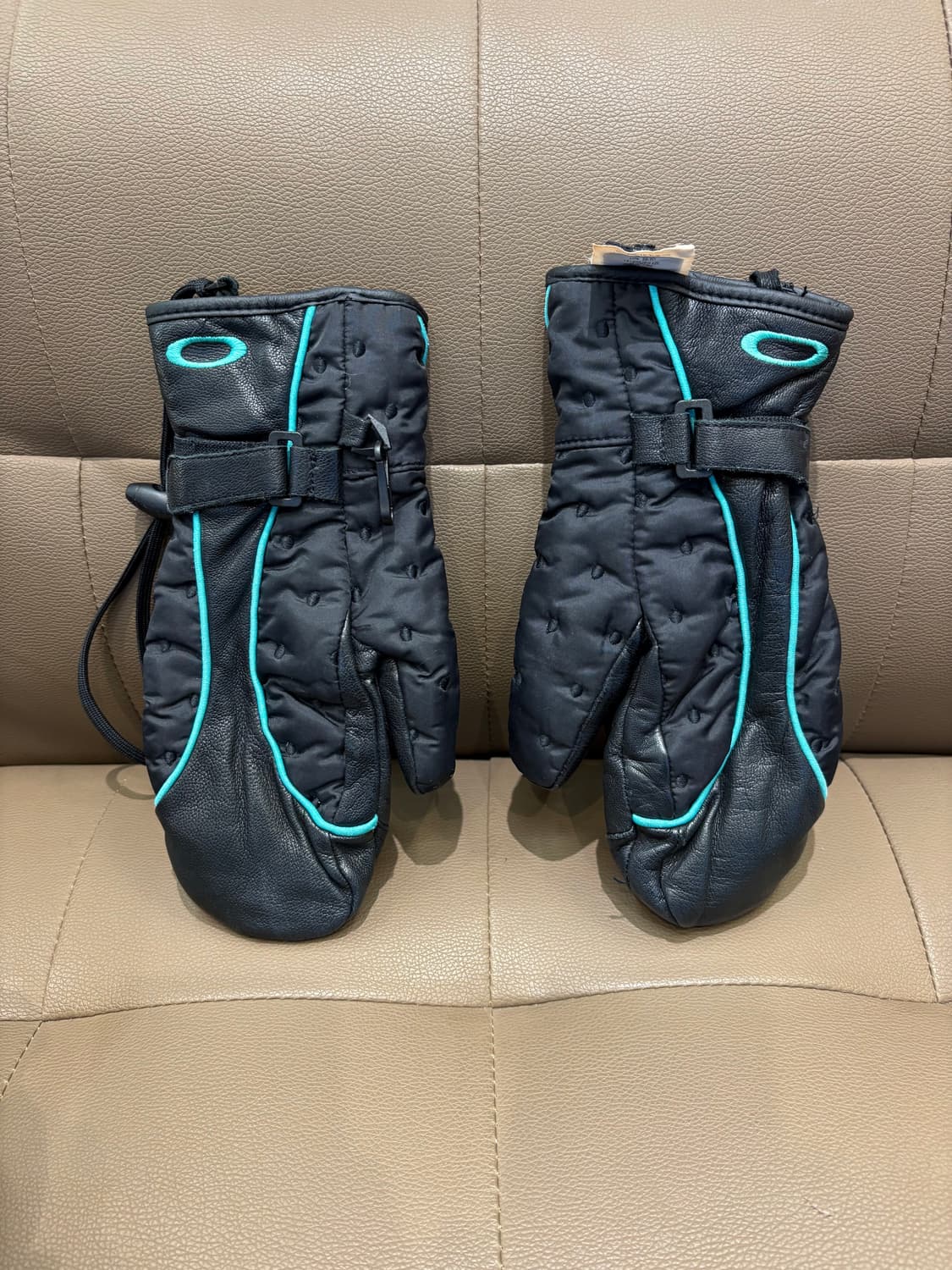 오클리 레더 패딩 스키장갑 상품이미지2