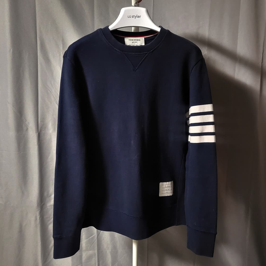 톰브라운 사선완장 맨투맨 3사이즈 네이비 상품이미지1