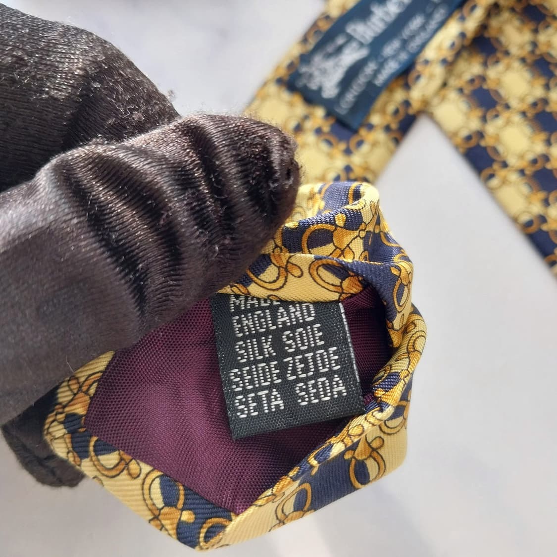 버버리 실크 골드&네이비 패턴 넥타이 9.4cm A+등급 K1805
 상품이미지10
