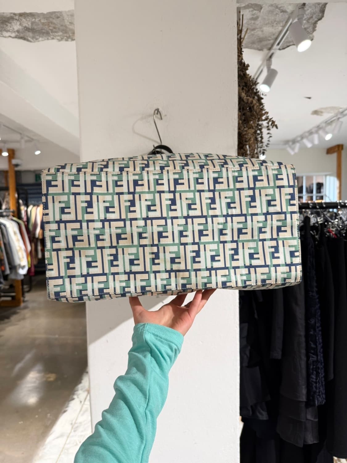 펜디 FF 주카 멀티컬러 캔버스 빅 토트백 상품이미지6