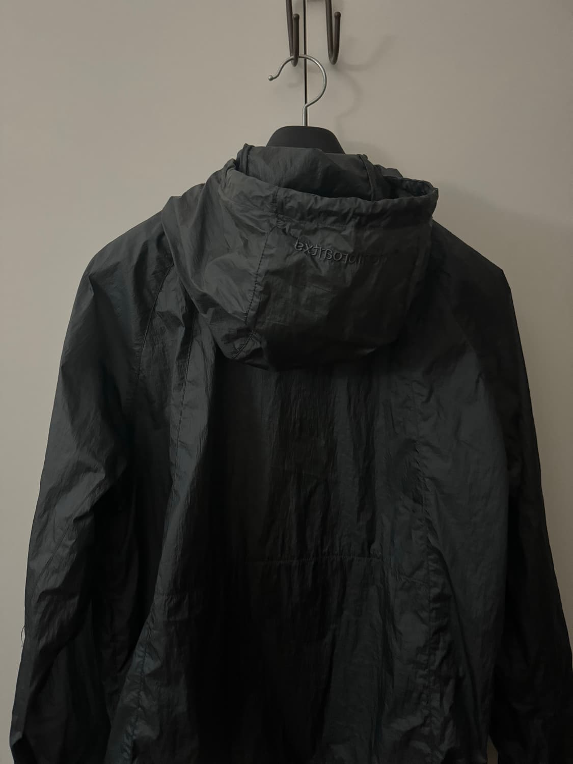 [이사 급처!!] 엑스트라오디너리 쉬어 윈드브레이커 자켓 차콜 M사이즈 상품이미지4