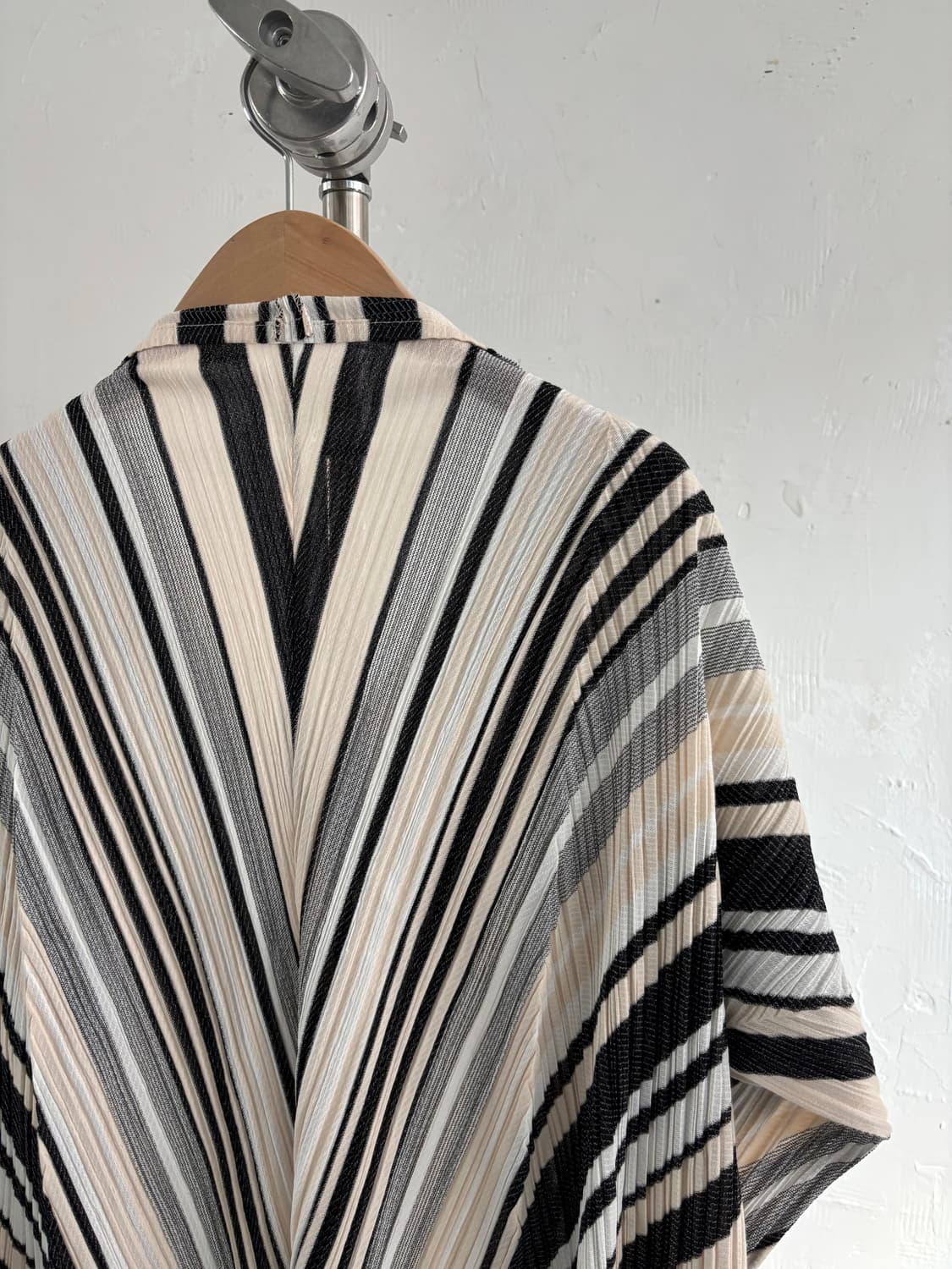 Pleats Please 플리츠플리즈 베이지 블랙 스트라이프 플리츠 자켓 상품이미지9