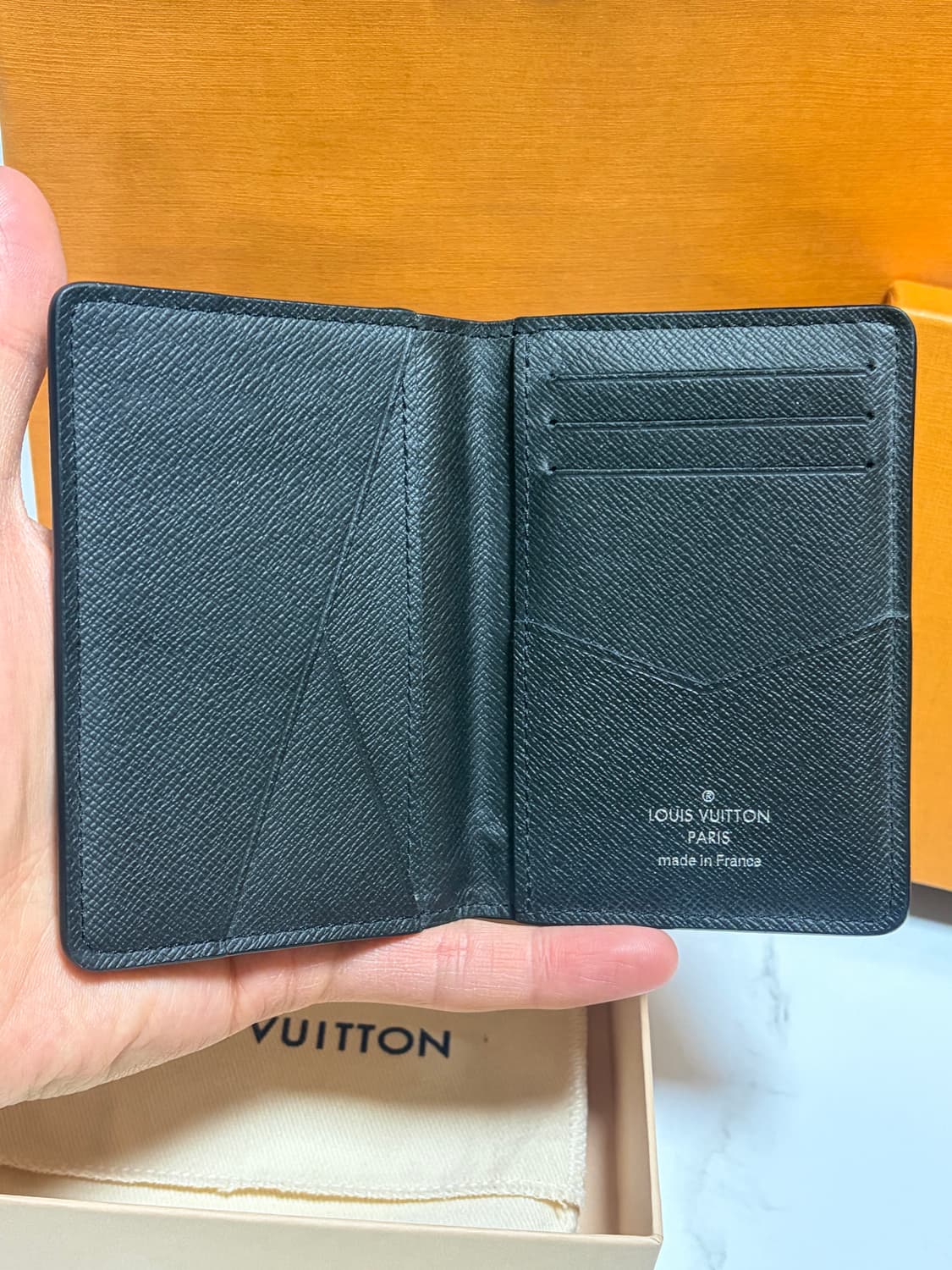 루이비통 타이가 은장 LV로고 비지니스 월렛 상품이미지4