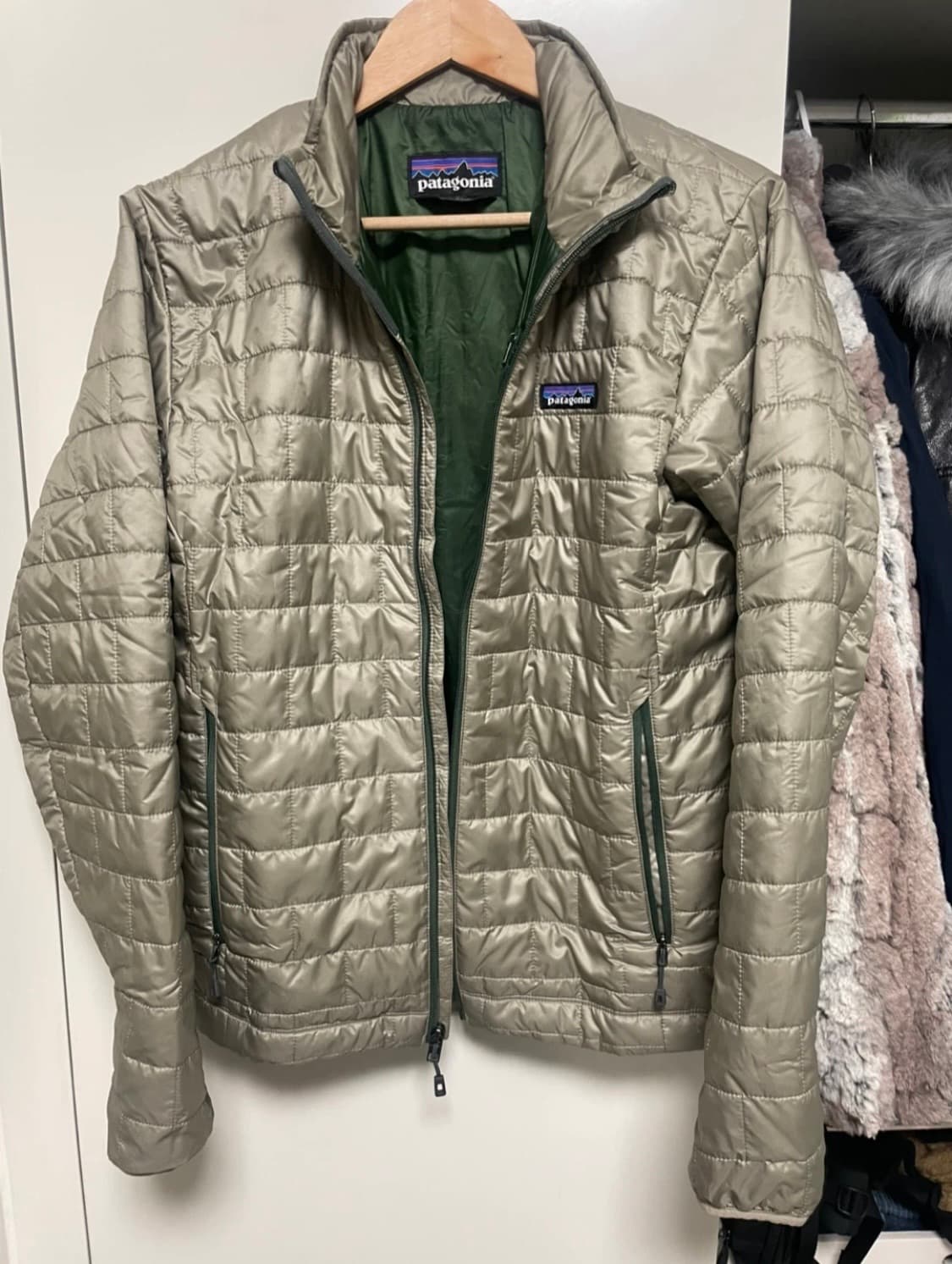 파타고니아 경량 패딩 상품이미지1