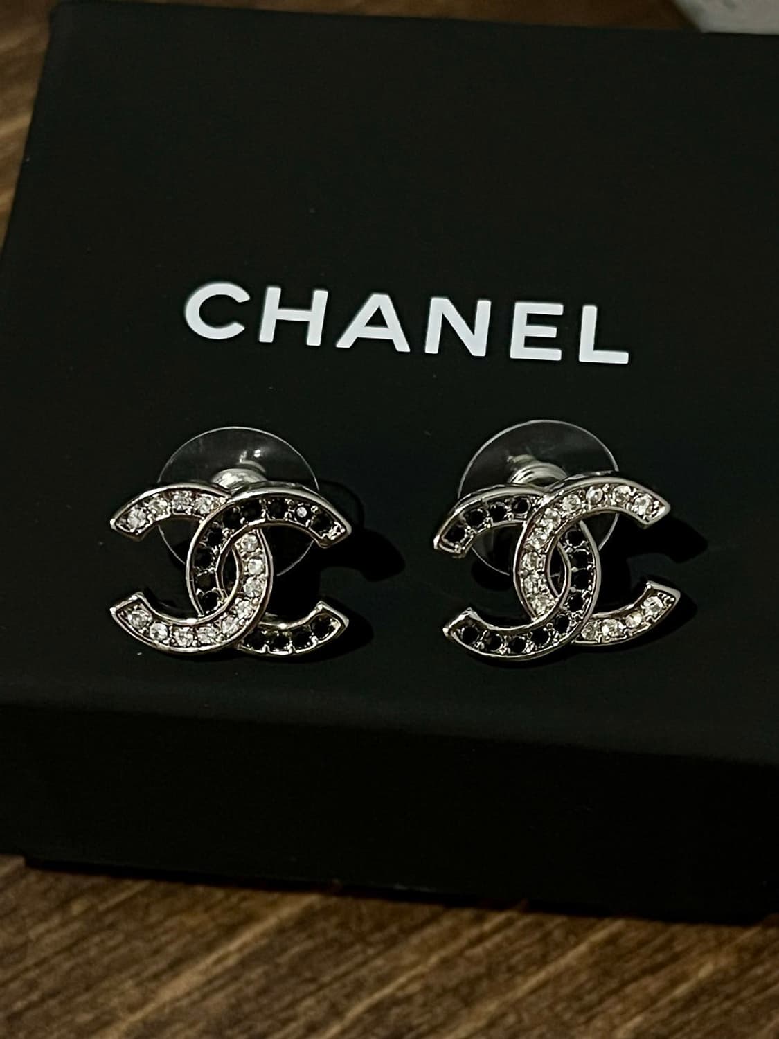 샤넬 정품 업사이클링 블랙 실버 이어링 상품이미지1