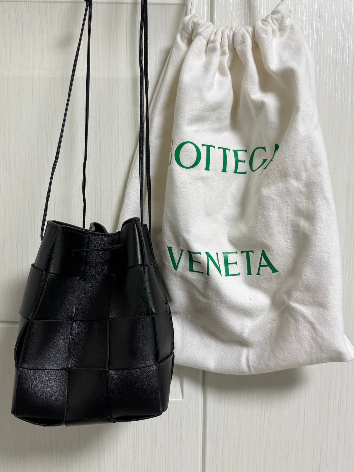 보테가베네타 미니 레더 카세트 버킷백 상품이미지1