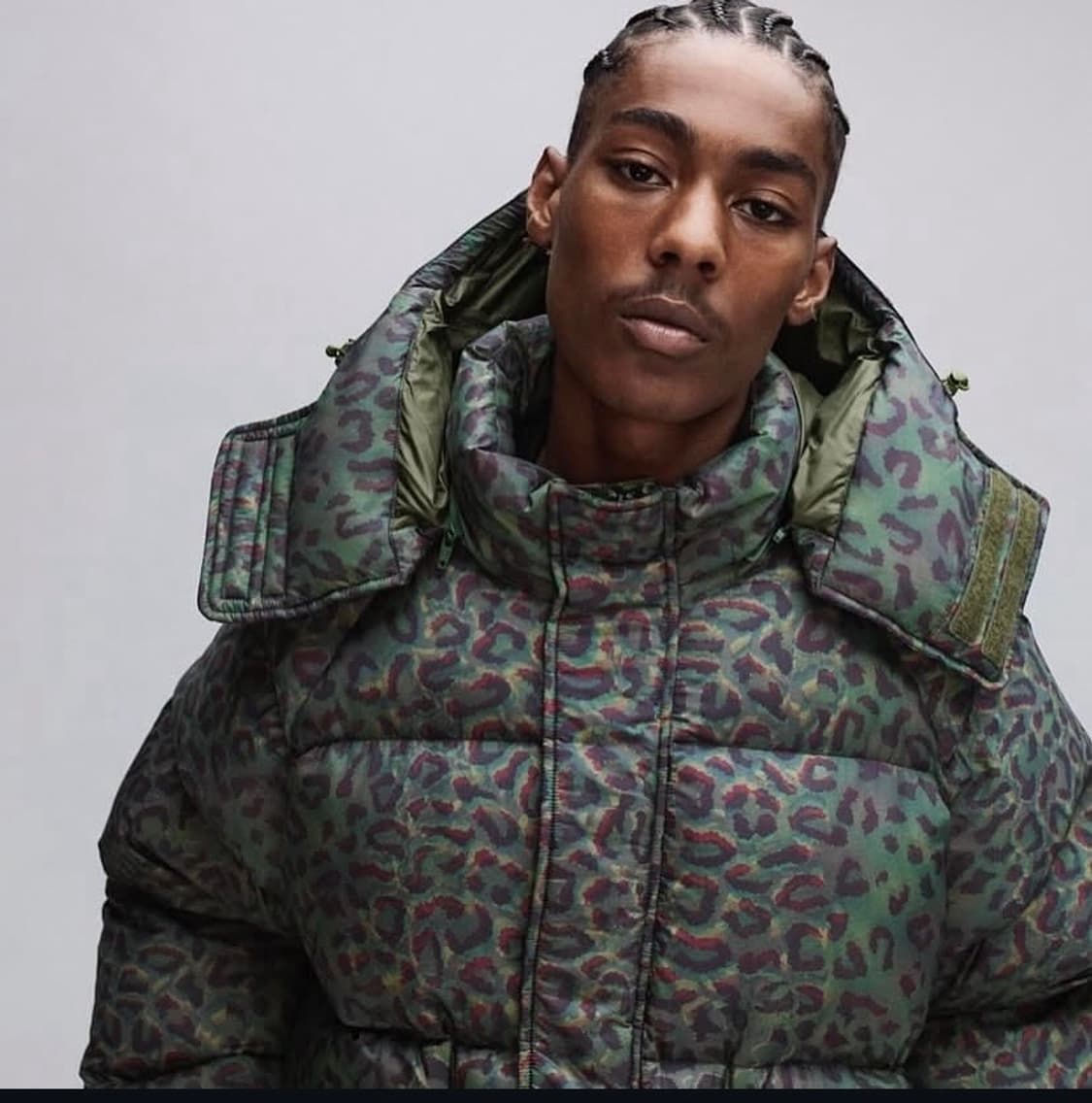 [M]FW24 슈프림 700필다운 홀로그램 레오파드 패딩 상품이미지1