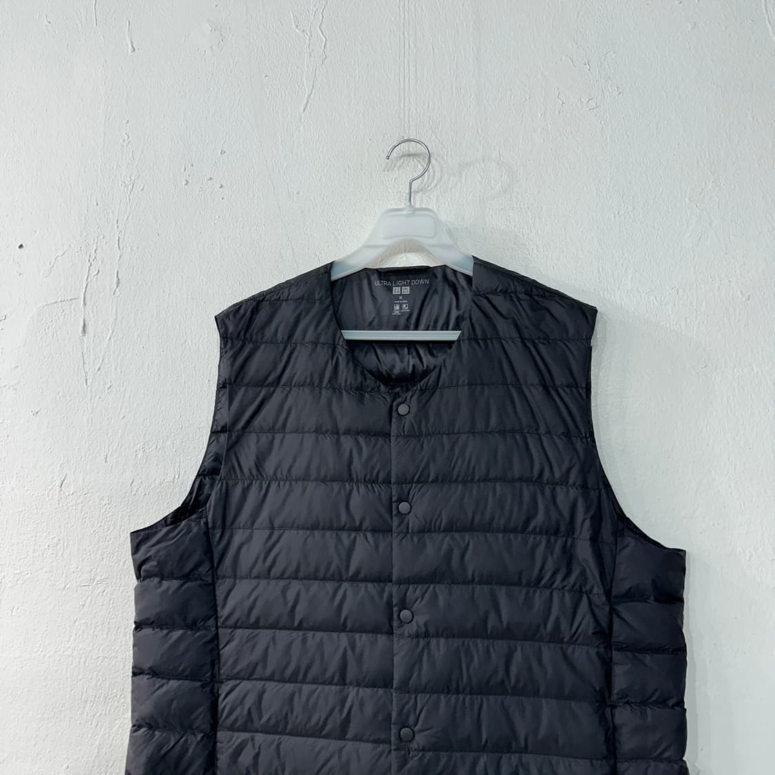 유니클로 경량패딩조끼 XL 상품이미지2