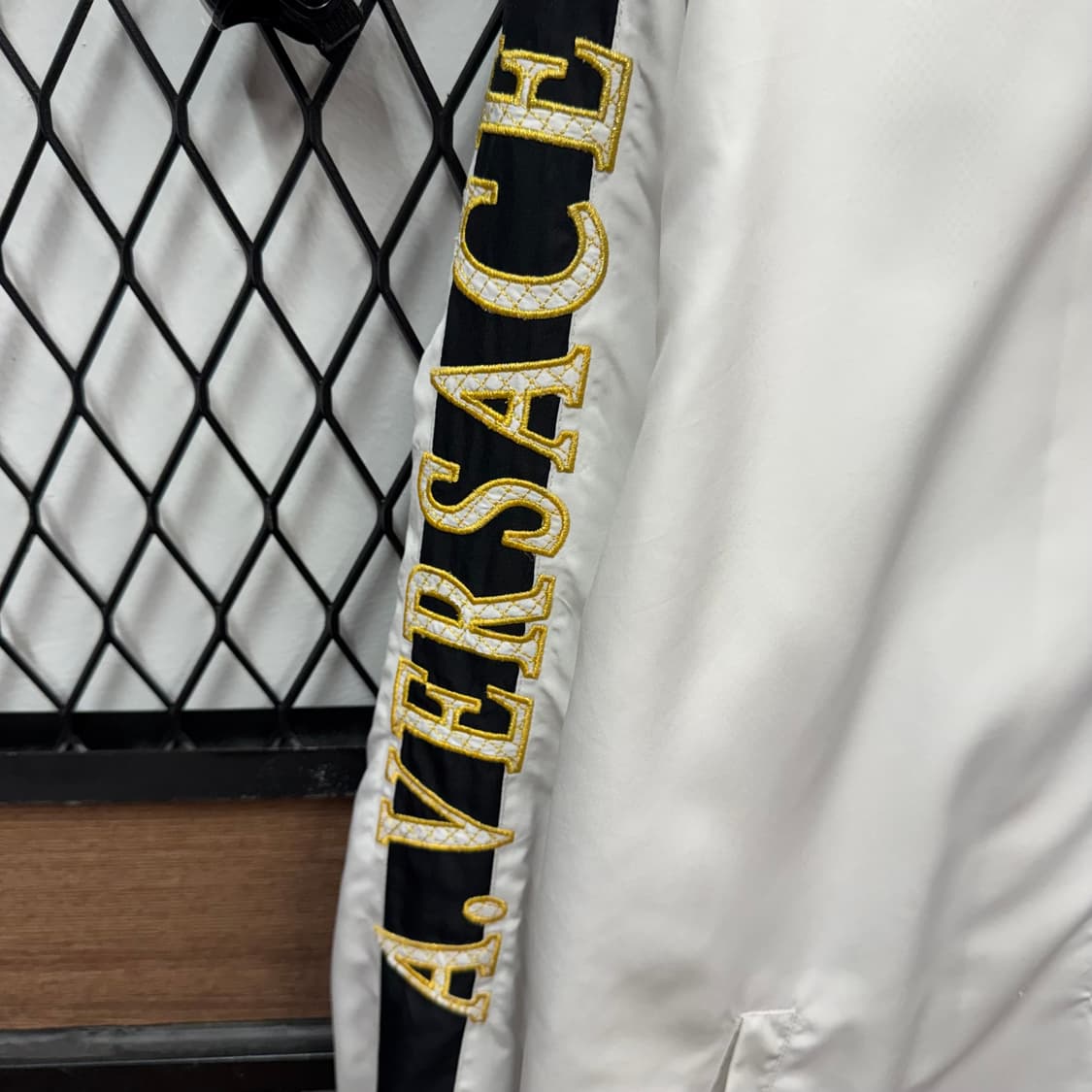 90s 알프레도 베르사체 바람막이 후면 메두사 로고 포인트 화이트 상품이미지6