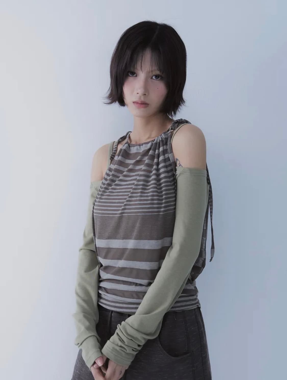 쎄쎄쎄 레이어드 오프숄더 티 상품이미지2