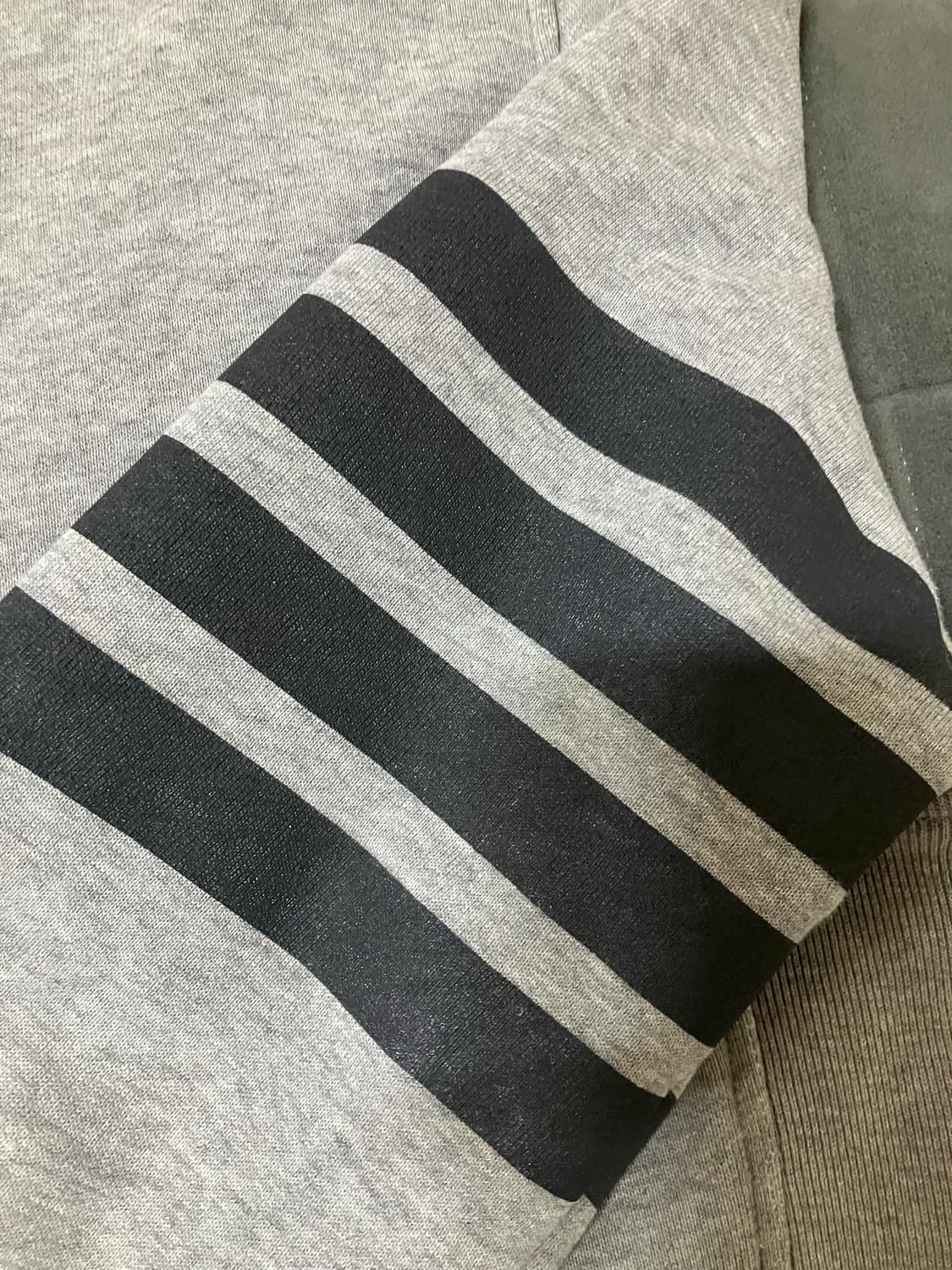 톰브라운 맨투맨 상품이미지2