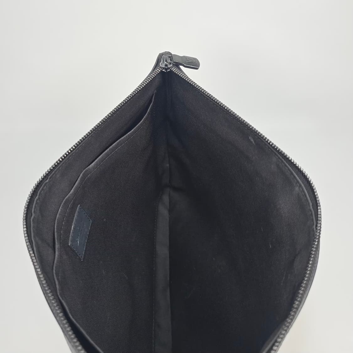 루이비통 모노그램 쉐도우 디스커버리 포쉐트 클러치백 상품이미지7