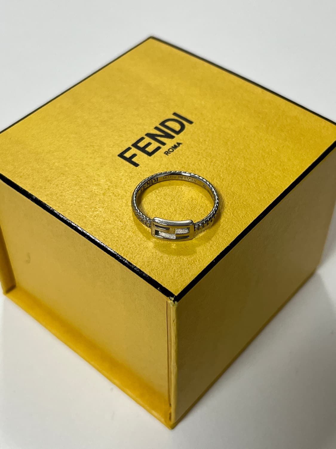 펜디 바게트링 사이즈 m 상품이미지1