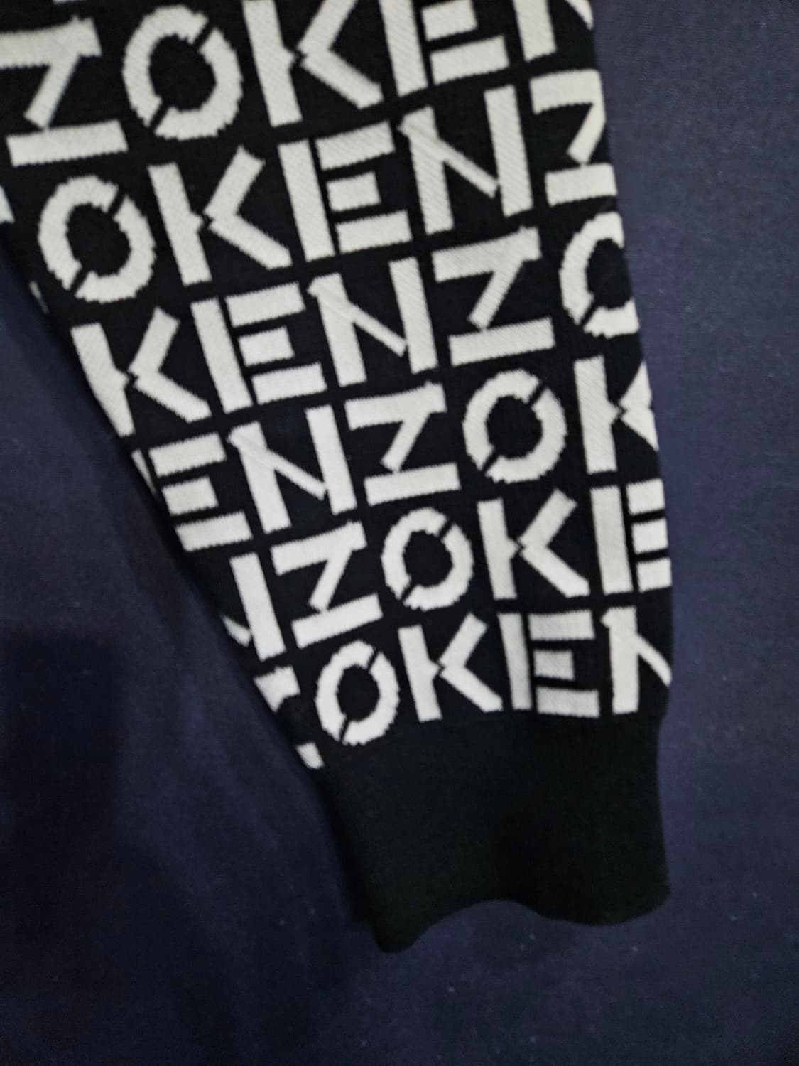 겐조 로고패턴 남성 세미오버핏 100 니트 상품이미지5