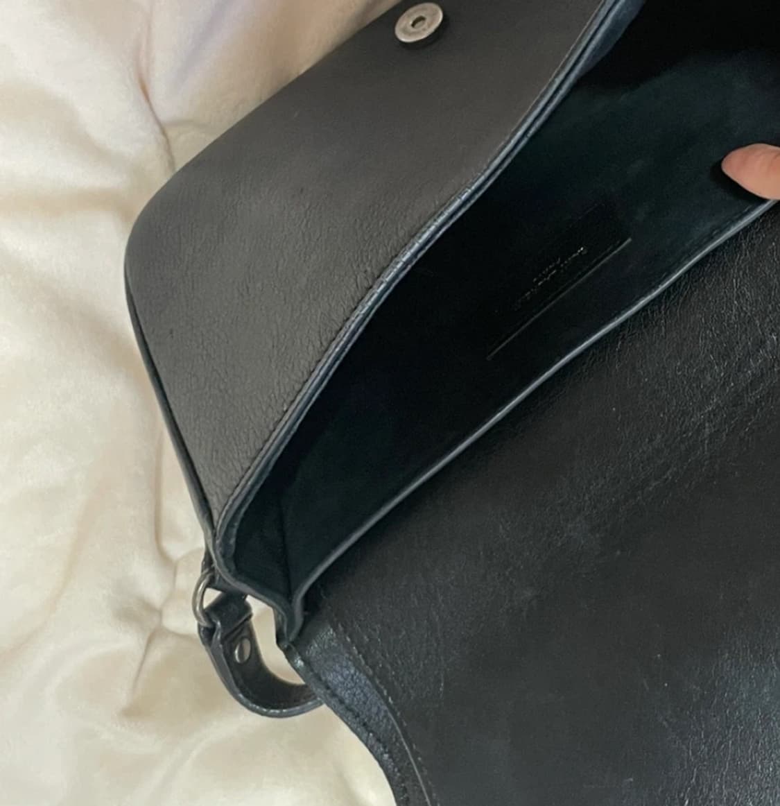 생로랑 블랙 스터드 레더 숄더백 상품이미지5