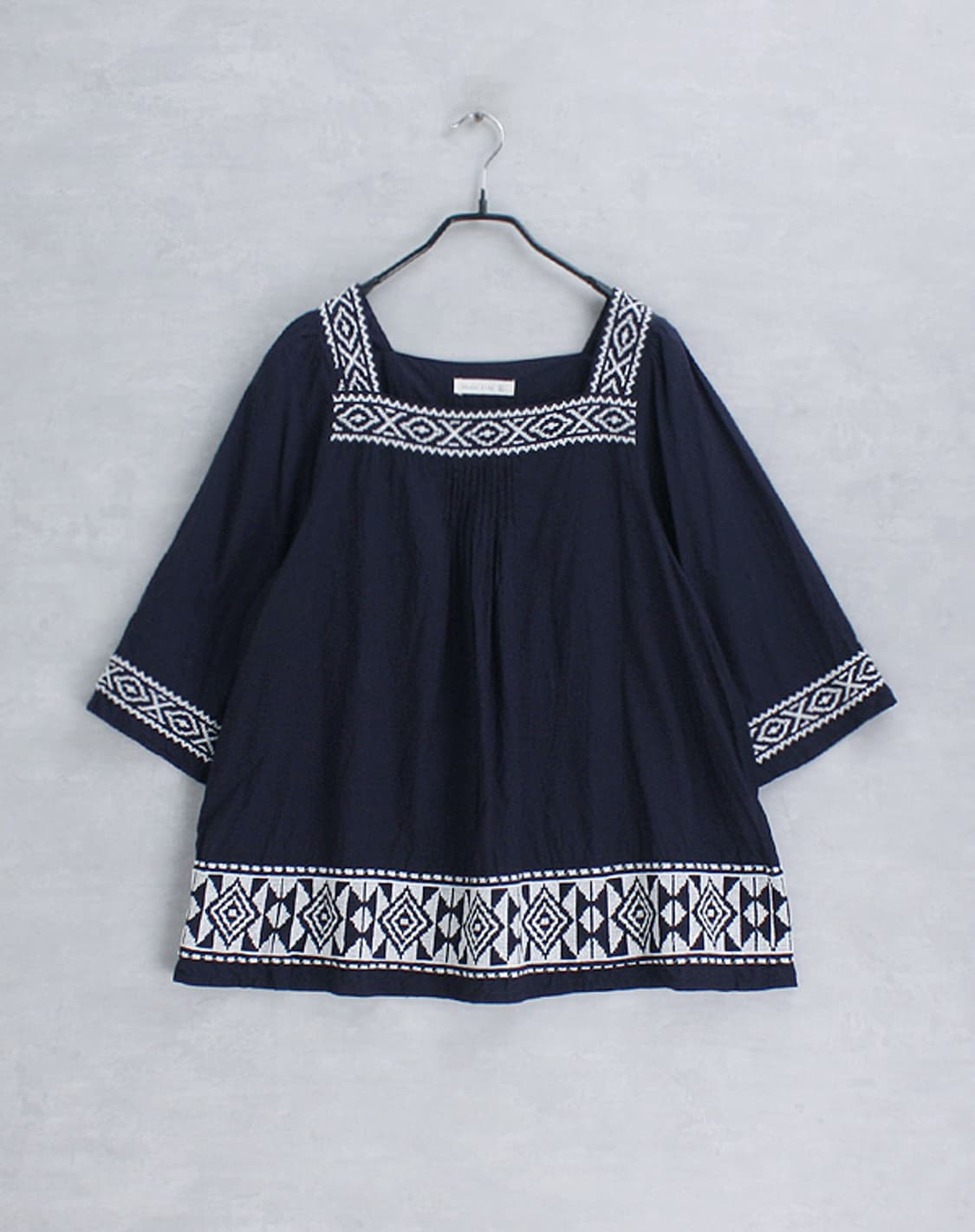 Studio Clip embroidery top _ S4933 상품이미지1