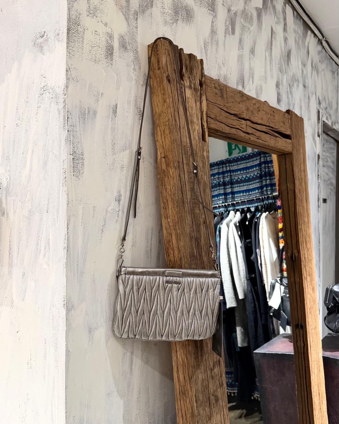 미우미우 실버 마테라쎄 클러치 상품이미지1