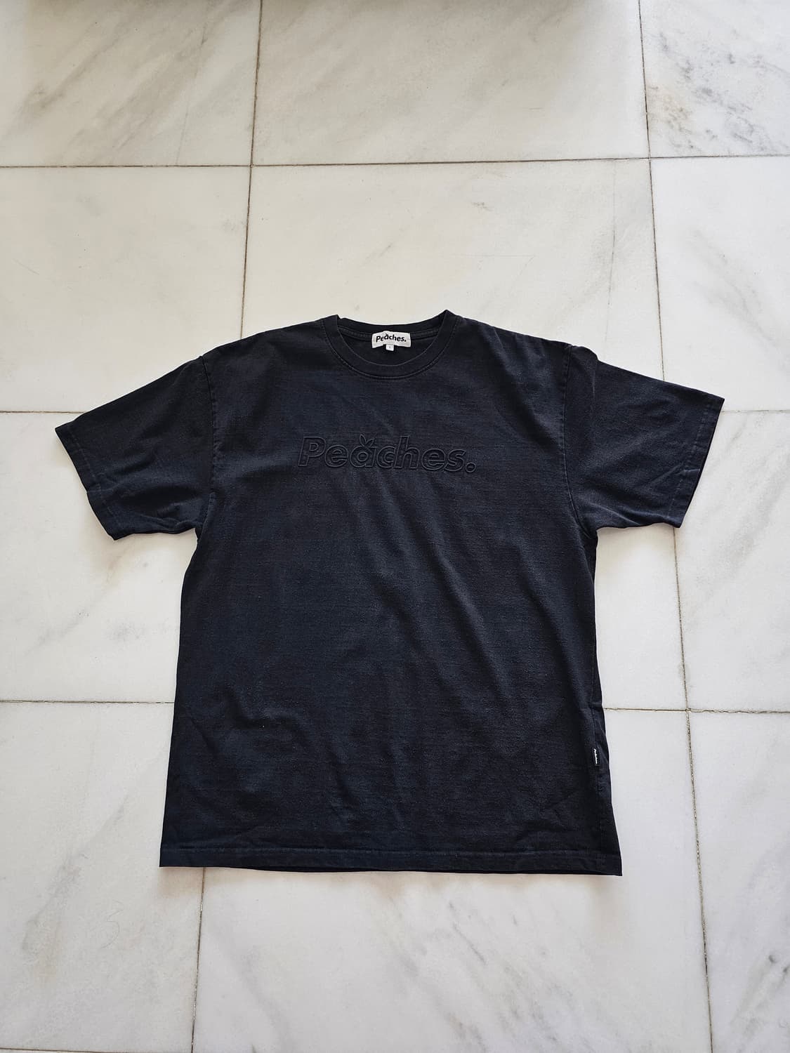 Peaches 피치스 블랙 로고 반팔티 L
 상품이미지1