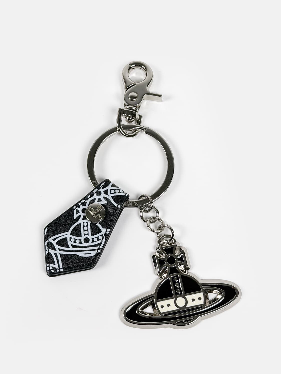 비비안웨스트우드 레더 메탈릭 블랙 앤 화이트 키링 상품이미지4