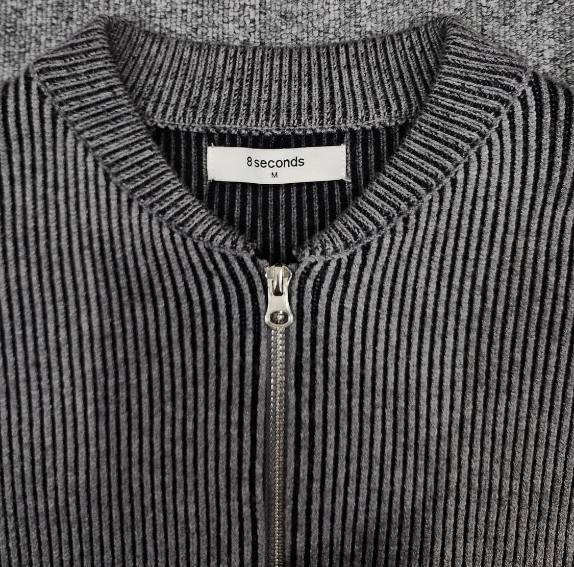 에잇세컨즈 배색 레터링 집업 니트 가디건 M 상품이미지3