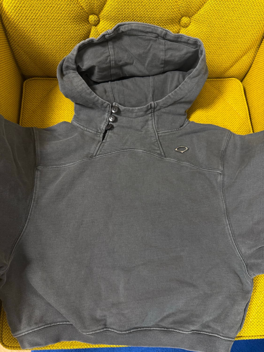 미스치프 사이드 버튼 업 크롭 후드 차콜 상품이미지3