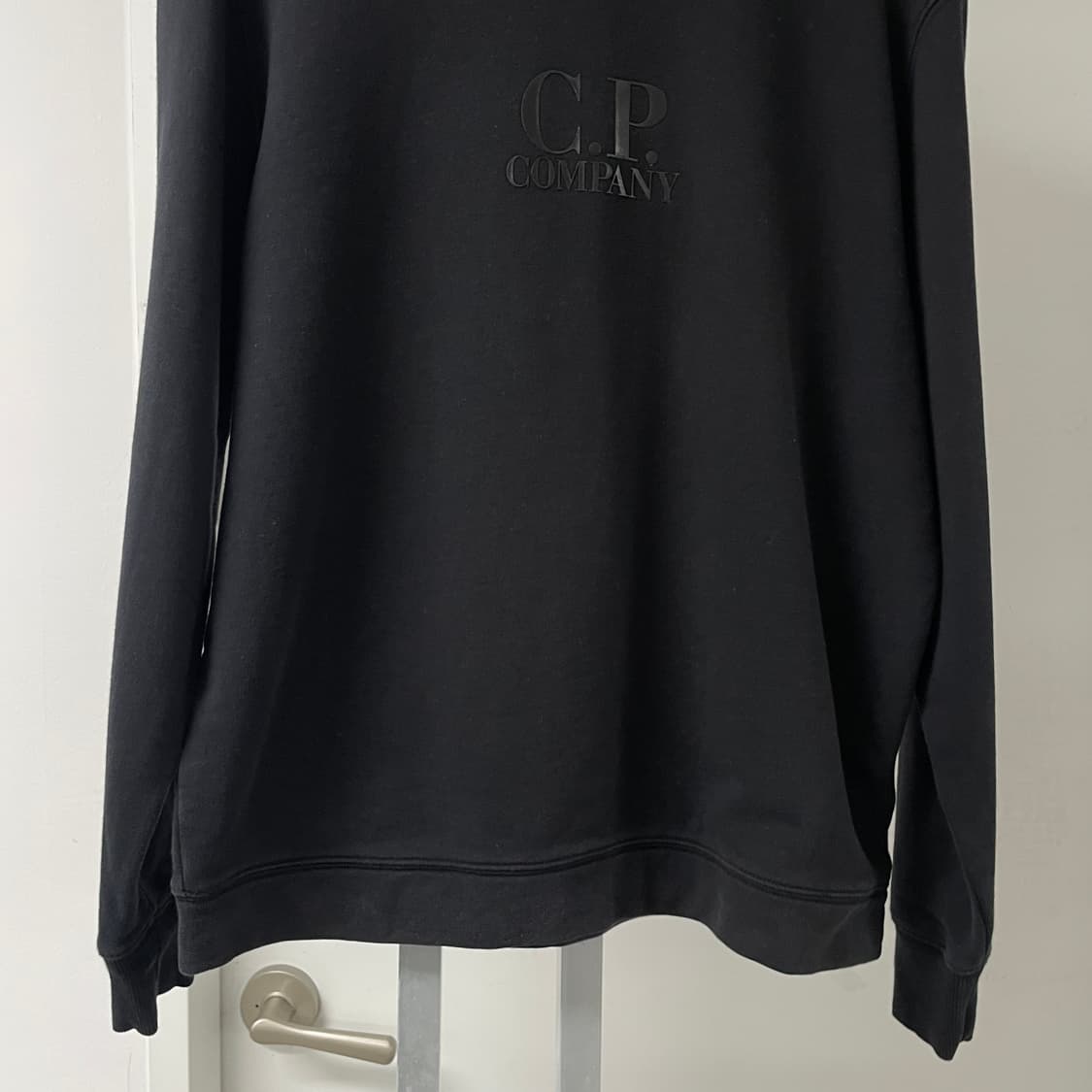 CP 컴퍼니 로고 블랙 맨투맨 105 상품이미지3