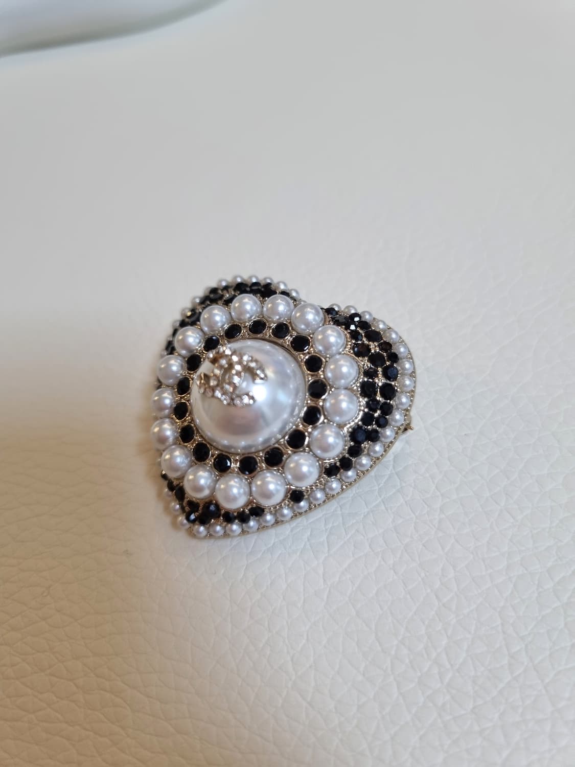 샤넬 CC 하트 블랙스톤 진주  브로치 업사이클링 상품이미지4