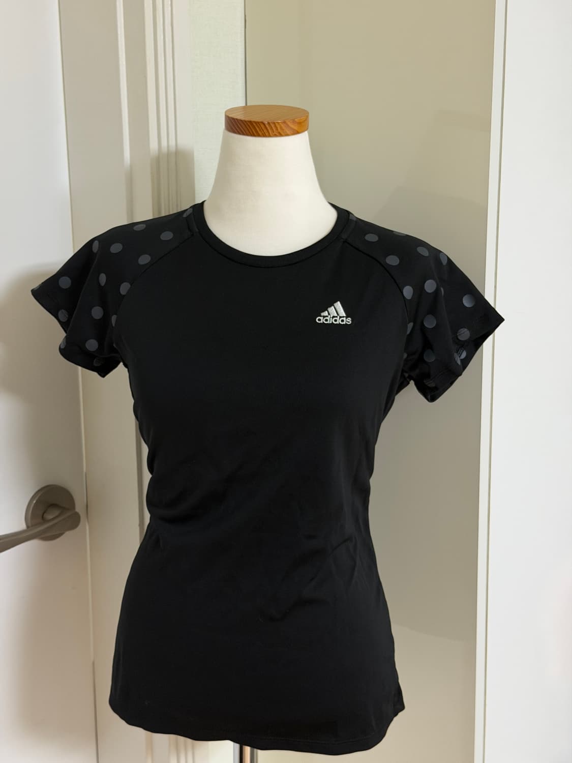 아디다스 블랙 그레이 도트 반팔 상품이미지1