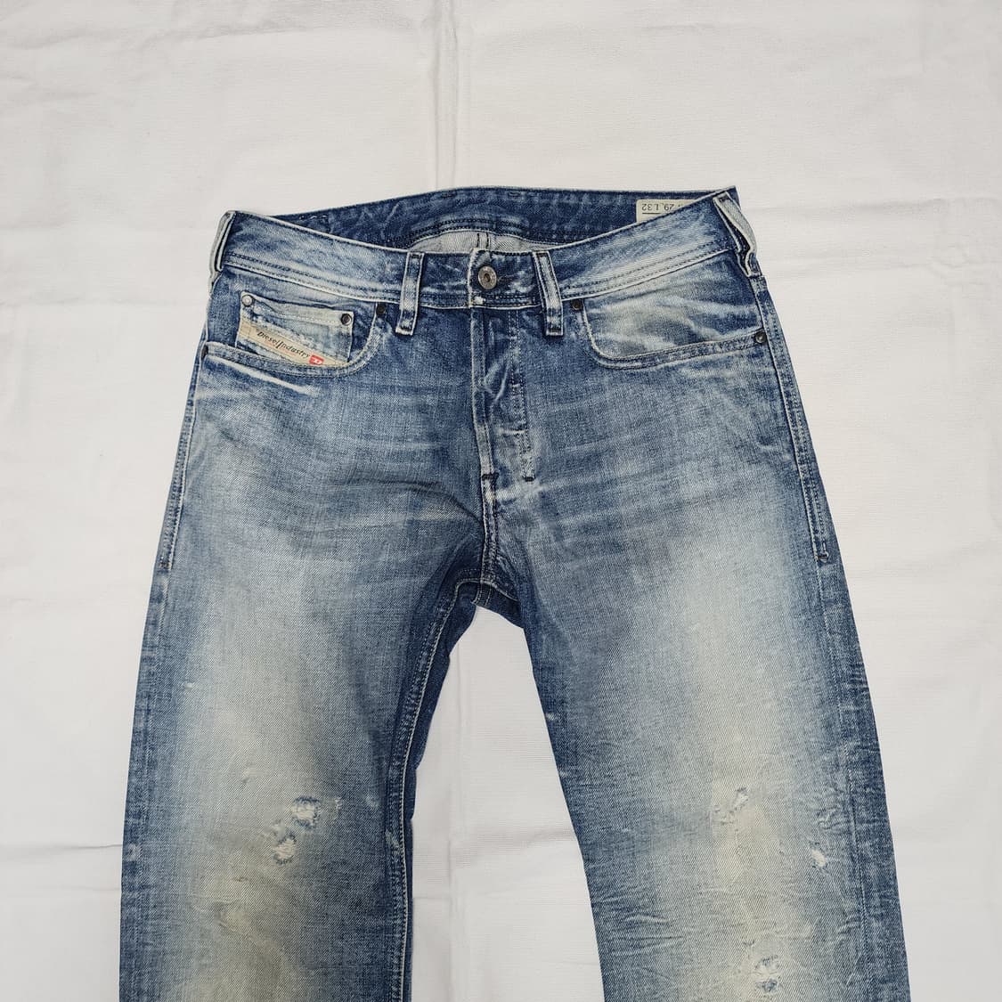 DIESEL ZATHAN 디젤 연청 워시드 플레어 부츠컷 데님팬츠 상품이미지4