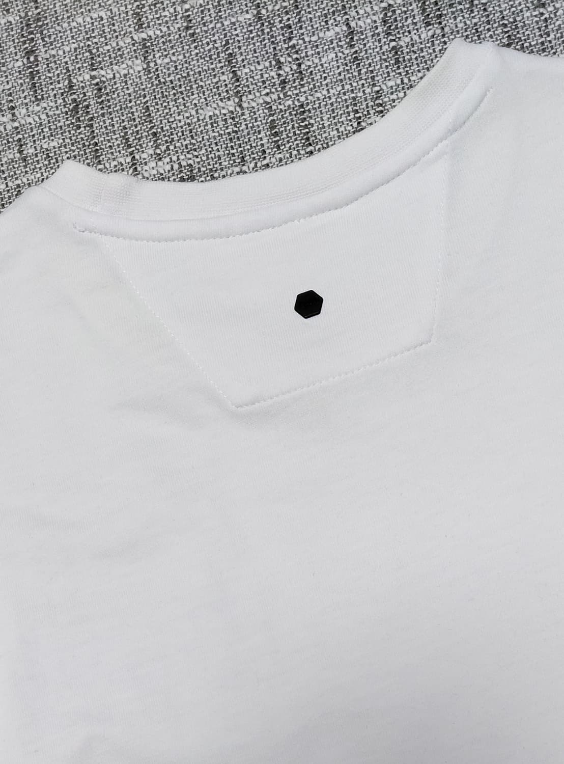 [S] 발레르(BALR.) 메탈 플레이트 로고 반팔 티셔츠 (화이트) 상품이미지7