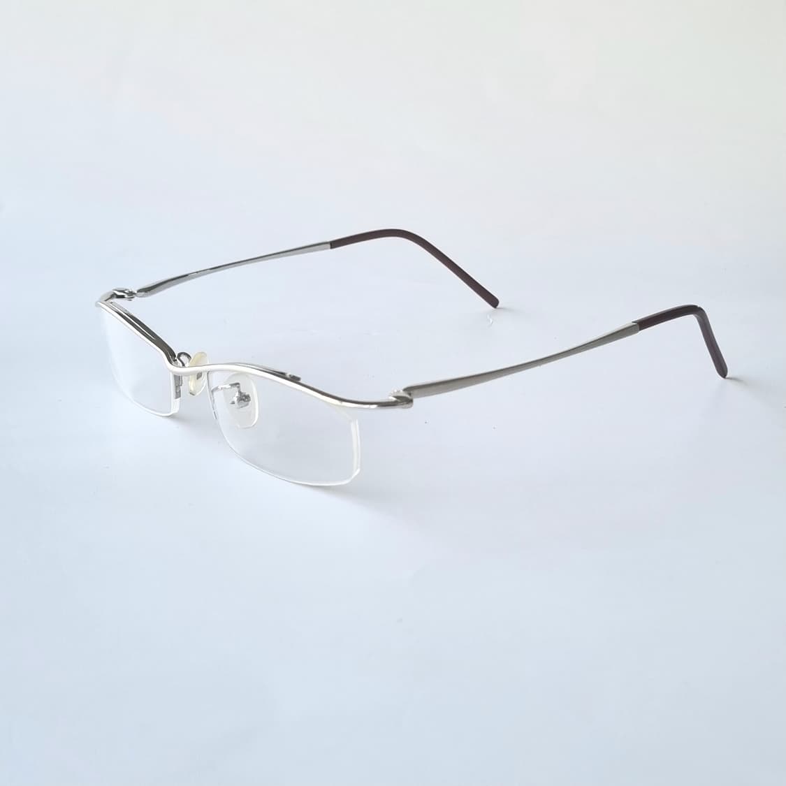 데드스탁 긱시크 룩의 정점을 찍어줄 실버 메탈 하프림 안경테 687 상품이미지4