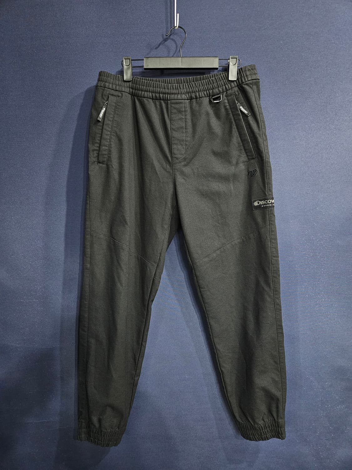 디스커버리 블랙컬러 남성 허리 32~34 밴드 조거팬츠  상품이미지1