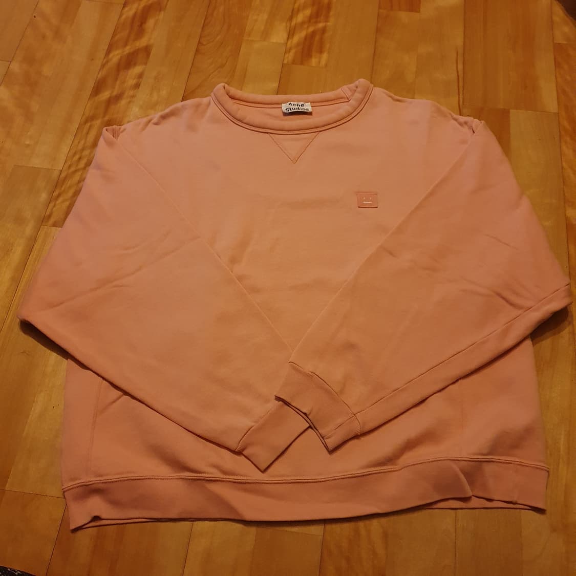 아크네 핀트페이스 맨투맨 상품이미지2