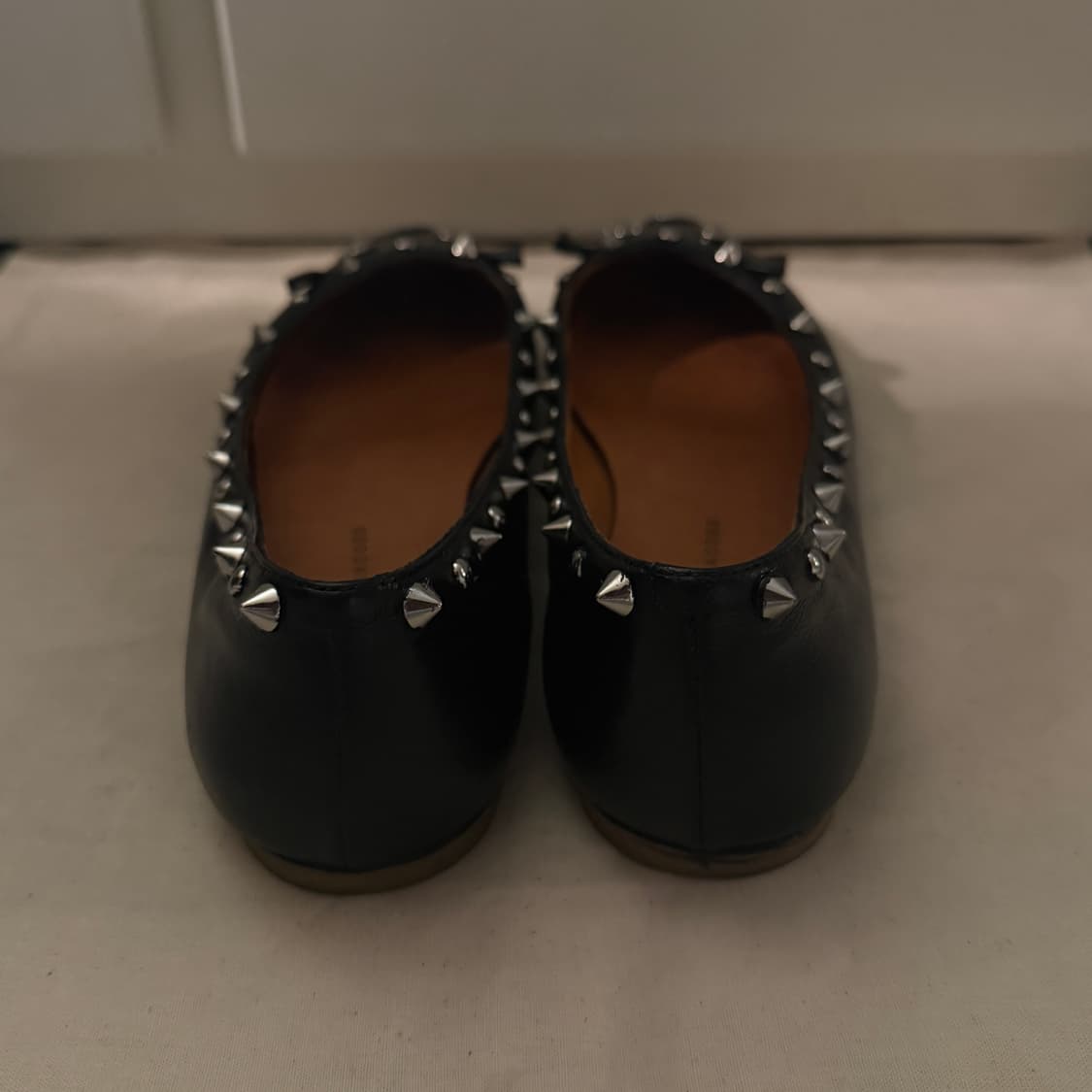 마크제이콥스 마우스 플랫 블랙 스터드 상품이미지4