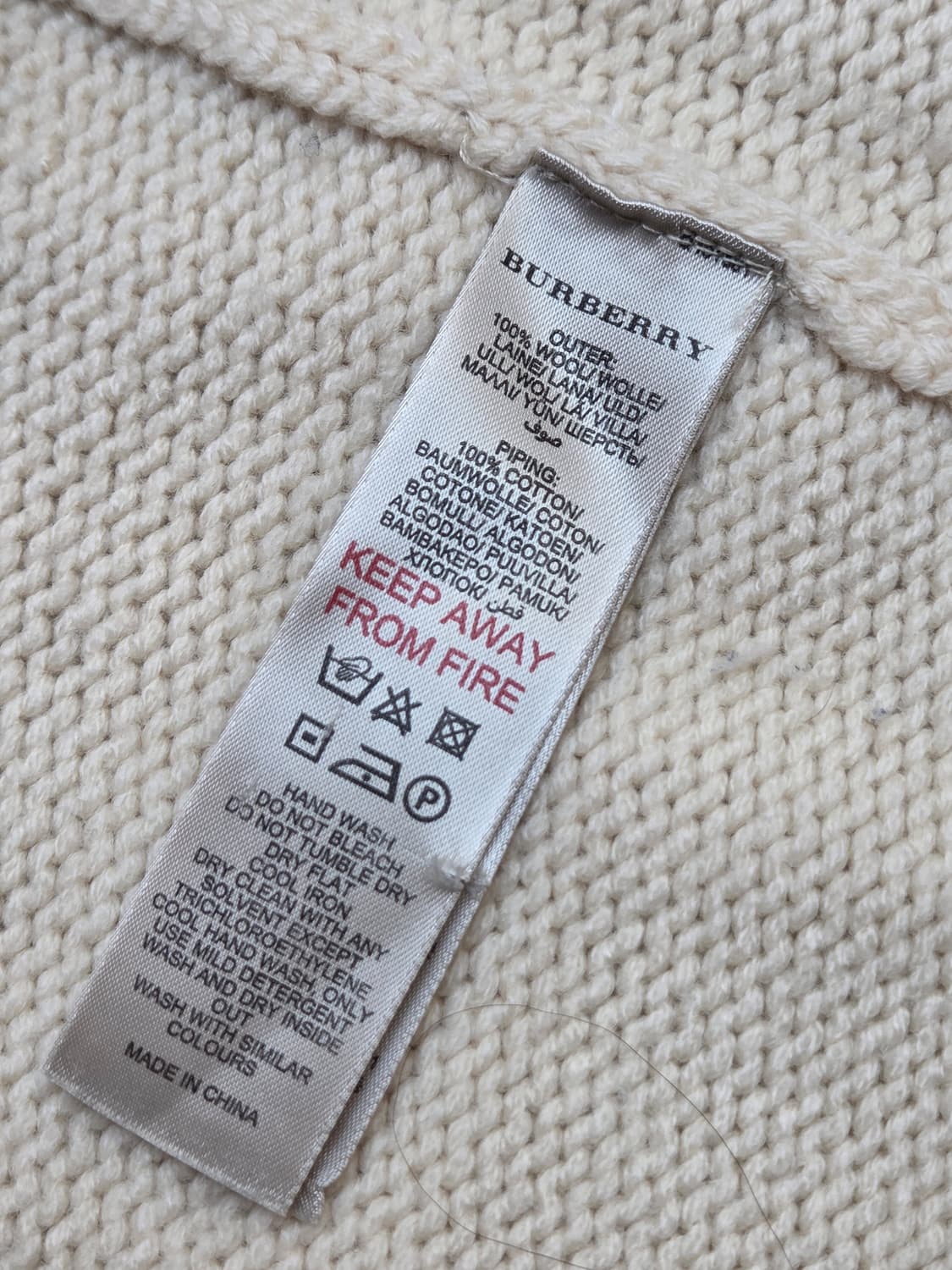 버버리 키즈 가디건 140사이즈입니다. 아이보리 색상에 케이블 짜임이 고 상품이미지5